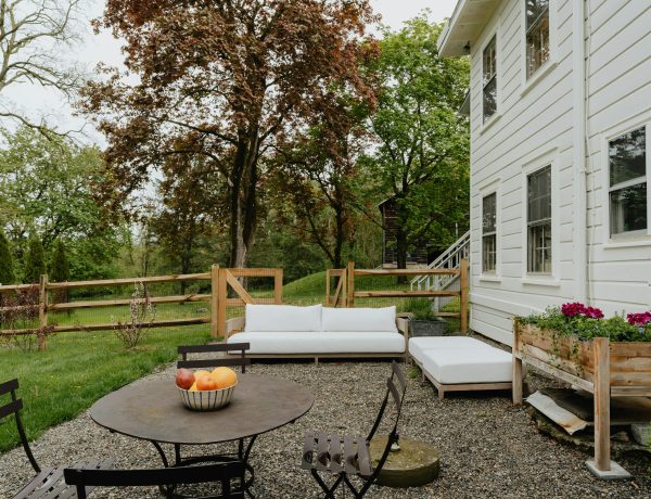 Relaxing yard retreat
